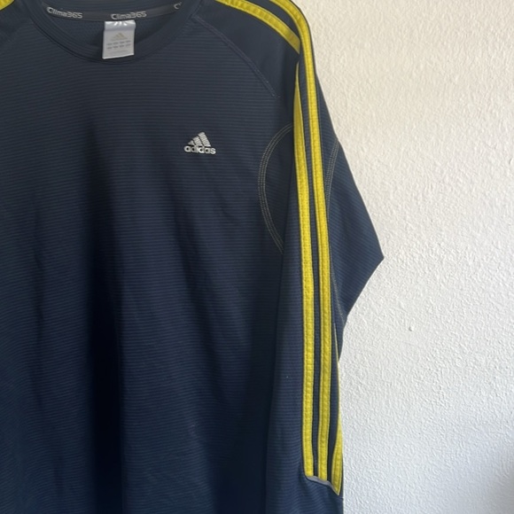 Adidas Clima 365 men’s size medium navy yellow athletic shirt. - Picture 6 of 10